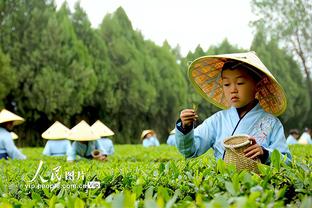 申京：我们喜欢向老将们学习 我爱强硬的教练&他能把我骂醒